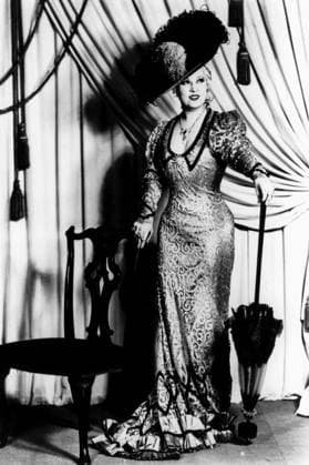 She Done Him Wrong, 1933 Mae West She Done Him Wrong 27 January 1933 Lady Lou Sie tat ihm unrecht Character(s): Lady Lou Director: Lowell Sherman SSO57963 Allstar Picture Library Ltd PARAMOUNT **Warning** This Photograph is for editorial use only and is the copyright of PARAMOUNT and or the Photographer assigned by the Film or Production Company & can only be reproduced by publications in conjunction with the promotion of the above Film. A Mandatory Credit To PARAMOUNT is required. The Photographer should also be credited when known. No commercial use can be granted without written authority from the Film Company. Copyright: xAllstar PARAMOUNTx