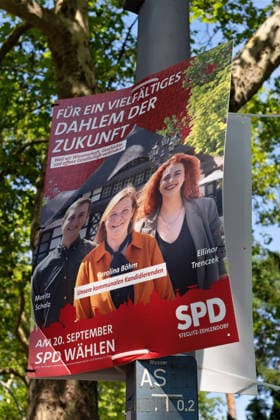 Berlin,03.08.2026,Wahlplakat der Partei SPD mit Moritz Scholz,Carolina Böhm sowie Ellinor Trenczek zur Wahl zum 20.Abgeordnetenhaus von Berlin sowie zu den Bezirksverordnetenversammlungen am 20.09.2026. *** Berlin, August 3, 2026—SPD campaign poster featuring Moritz Scholz, Carolina Böhm, and Ellinor Trenczek for the election to the 20th Berlin House of Representatives and the district councils on September 20, 2026