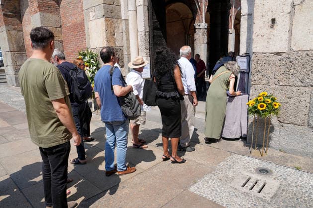 IPA87213929 - Milan: Don Mazzi™s Funeral at the Basilica of Sant™Ambrogio  Copyright: xDuilioxPiaggesix xPoolxEnriquezxPiaggesix 87213929