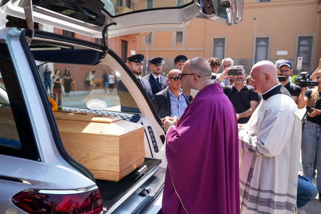 IPA87214040 - Milan: Don Mazzi™s Funeral at the Basilica of Sant™Ambrogio  Copyright: xDuilioxPiaggesix xPoolxEnriquezxPiaggesix 87214040