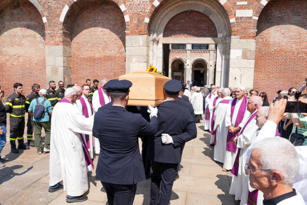 IPA87214043 - Milan: Don Mazzi™s Funeral at the Basilica of Sant™Ambrogio  Copyright: xDuilioxPiaggesix xPoolxEnriquezxPiaggesix 87214043