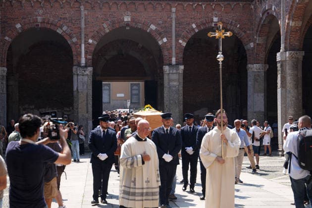 IPA87214048 - Milan: Don Mazzi™s Funeral at the Basilica of Sant™Ambrogio  Copyright: xDuilioxPiaggesix xPoolxEnriquezxPiaggesix 87214048