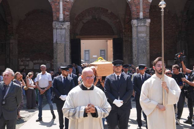 IPA87214050 - Milan: Don Mazzi™s Funeral at the Basilica of Sant™Ambrogio  Copyright: xDuilioxPiaggesix xPoolxEnriquezxPiaggesix 87214050