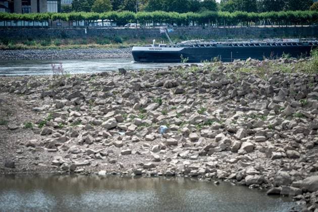 Der Rhein an der Düsseldorfer Altstadt führt extremes Niedrigwasser ** NUR FÜR REDAKTIONELLE ZWECKE ** EDITORIAL USE ONLY **<p>Der Rhein auf der Höhe der Düsseldorfer Altstadt führt extremes Niedrigwasser , fotografiert am Montag,03.August.2026. Deutschland NRW Düpsseldorf Copyright: KaixKitschenberg *** The Rhine near Düsseldorf’s Old Town is at an extremely low water level ** FOR EDITORIAL USE ONLY ** EDITORIAL USE ONLY ** p The Rhine near Düsseldorf’s Old Town is at an extremely low water level, photographed on Monday, August 3, 2026, Germany, North Rhine-Westphalia, Düsseldorf. Copyright KaixKitschenberg Copyright: KaixKitschenberg doc86zzkdjwl08xd81lfzo ,EDITORIAL USE ONLY