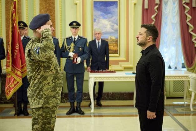 Zelenskyy presents state awards to Ukrainian Air Force personnel Ukrainian President Volodymyr Zelenskyy presents state awards to members of the Ukrainian Air Force during a ceremony marking Ukrainian Air Force Day in Kyiv, Ukraine, on August 2, 2026. Photo by PRESIDENT OF UKRAINE apaimages Ukraine Ukraine Ukraine 020826_Ukraine_UPO_00(11).jpeg Copyright: xapaimagesxPRESIDENTxOFxUKRAINEx xapaimagesx