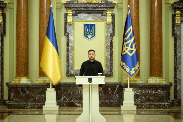 Zelenskyy presents state awards to Ukrainian Air Force personnel Ukrainian President Volodymyr Zelenskyy presents state awards to members of the Ukrainian Air Force during a ceremony marking Ukrainian Air Force Day in Kyiv, Ukraine, on August 2, 2026. Photo by PRESIDENT OF UKRAINE apaimages Ukraine Ukraine Ukraine 020826_Ukraine_UPO_00(1).jpeg Copyright: xapaimagesxPRESIDENTxOFxUKRAINEx xapaimagesx
