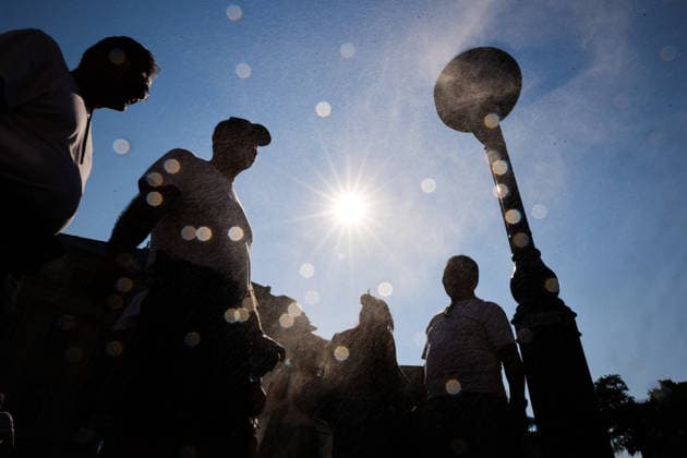 Krakow Misting Station People cool down at public misting station installed during the heatwave at Main Square in Krakow, Poland on August 3, 2026. Krakow Poland  Copyright: xJakubxPorzyckix originalFilename: porzycki-krakowmi260803_np59c.jpg