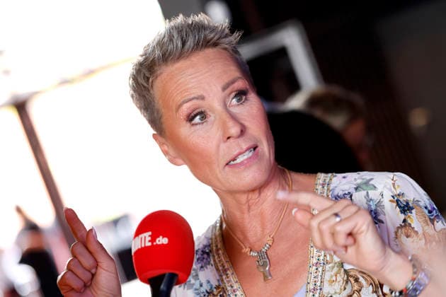 Moderatorin Sonja Zietlow steht bei der Kino-Premiere der 4. Staffel der RTL-Show Die Verräter auf dem roten Teppich im Cinenova in Ehrenfeld. Köln, 03.08.2026 NRW Deutschland *** Host Sonja Zietlow stands on the red carpet at the movie premiere of Season 4 of the RTL show *Die Verräter* at the Cinenova in Ehrenfeld, Cologne, August 3, 2026, North Rhine-Westphalia, Germany Copyright: xChristophxHardtx