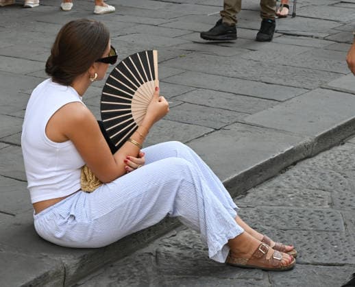 Extreme heat triggers red alert in Florence FLORENCE, ITALY - AUGUST 3: Tourists cool off by drinking water as temperatures surpass 39 degrees Celsius during an extreme heatwave on August 3, 2026 in Florence, Italy. The municipality of Florence has extended a red heat alert for the region today as dangerous conditions persist. Carlo Bressan Anadolu Florence Italy. Editorial use only. Please get in touch for any other usage.  Copyright: x2026xAnadoluxCarloxBressanx