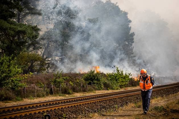 OOSTRUM - The fire department is battling a very large fire in the De Rosmolen nature reserve. Due to dry conditions, the fire was able to spread rapidly. ROB ENGELAAR ANP netherlands out - belgium out  Copyright: xx x564824086x originalFilename: 564824086.jpg