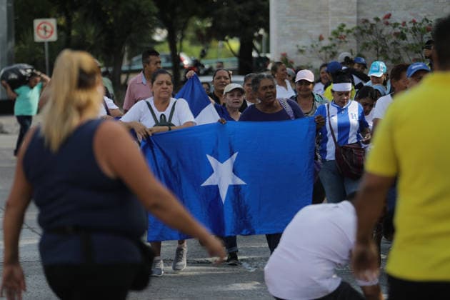Former Honduran President Hernandez appears before Supreme Court over corruption allegations TEGUCIGALPA, HONDURAS - AUGUST 3: People gather as former Honduran President Juan Orlando Hernandez arrives at the Supreme Court of Justice to attend his initial hearing regarding alleged corruption cases during his presidency in Tegucigalpa, Honduras on August 3, 2026. Emilio Flores Anadolu Tegucigalpa Honduras. Editorial use only. Please get in touch for any other usage.  Copyright: x2026xAnadoluxEmilioxFloresx