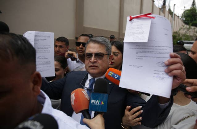 Former Honduran President Hernandez appears before Supreme Court over corruption allegations TEGUCIGALPA, HONDURAS - AUGUST 3: Former Honduran President Juan Orlando Hernandez holds documents as he arrives at the Supreme Court of Justice to attend his initial hearing regarding alleged corruption cases during his presidency in Tegucigalpa, Honduras on August 3, 2026. Emilio Flores Anadolu Tegucigalpa Honduras. Editorial use only. Please get in touch for any other usage.  Copyright: x2026xAnadoluxEmilioxFloresx