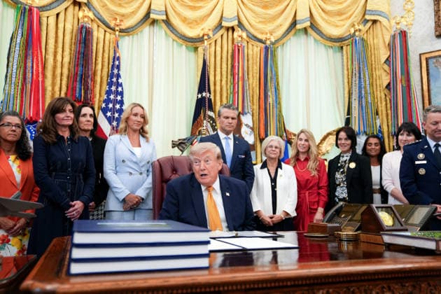 Trump White House Executive Order Signing WASHINGTON, DC - AUG. 3: U.S. President Donald Trump announces an executive order establishing the Presidential Military Spouse Commission on Monday, Aug. 3, 2026 in the Oval Office at the White House in Washington, D.C. Defense Secretary Pete Hegseth and his wife Jennifer Hegseth, at rear, and Gen. Dan Caine, right, also attended. (Photo by Allison Robbert Pool For The Washington Post) Washington DC United States  Copyright: xPool ABACAx