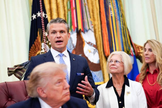 Trump White House Executive Order Signing WASHINGTON, DC - AUG. 3: Defense Secretary Pete Hegseth speaks during an announcement by U.S. President Donald Trump establishinging the Presidential Military Spouse Commission on Monday, Aug. 3, 2026 in the Oval Office at the White House in Washington, D.C. (Photo by Allison Robbert Pool For The Washington Post) Washington DC United States  Copyright: xPool ABACAx