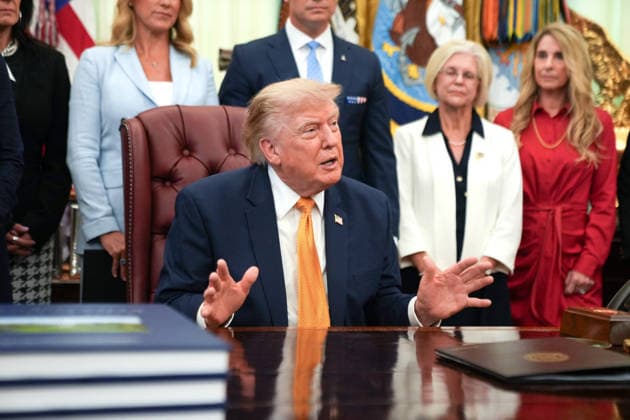 Trump White House Executive Order Signing WASHINGTON, DC - AUG. 3: U.S. President Donald Trump announces an executive order establishing the Presidential Military Spouse Commission on Monday, Aug. 3, 2026 in the Oval Office at the White House in Washington, D.C. Jennifer Hegseth, left, and Defense Secretary Pete Hegseth also attended. (Photo by Allison Robbert Pool For The Washington Post) Washington DC United States  Copyright: xPool ABACAx