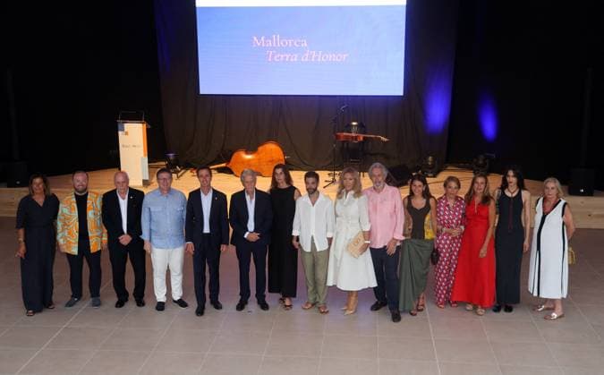 First edition of the Mallorca, Land of Honour awards The mayor of Valldemossa, Nadal Torres. 03 Aug 2026 Pictured: The mayor of Valldemossa, Nadal Torres; the Regional Minister for Tourism, Guillem Ginard; the President of the Consell de Mallorca, Llorenç Galmés; the actor Michael Douglas and his daughter, Carys Zeta Douglas; Mariángel Alcázar; Norma Duval, María Eugenia Yagúe and Pablo Erroz during the first edition of the Mallorca, Land of Honour awards, on 3 August 2026, in Mallorca (Balearic Islands, Spain). These awards were established to recognise various personalities for their careers and their connection to the island. ********** 3 AUGUST 2026 Raúl Terrel Europa Press 08 03 2026.  Copyright: xThexMegaxAgencyxEuropaxPressx xMEGAx