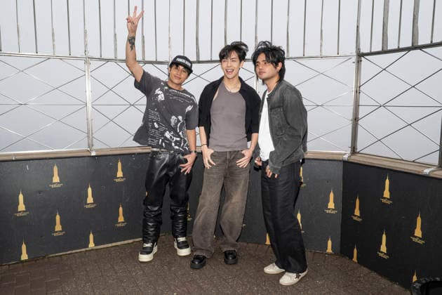 August 3, 2026, New York, New York, USA: FELIP JHON SUSON, JUSTIN DE DIOS and JOHN PAULO of SB19 visit the Empire State Building to celebrate their historic Lollapalooza performance as the festival s first Filipino act. 3 August 2026 New York USA - ZUMAa265 20260803_zep_a265_011 Copyright: xEricxAcquayex