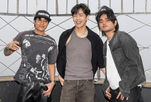 August 3, 2026, New York, New York, USA: FELIP JHON SUSON, JUSTIN DE DIOS and JOHN PAULO of SB19 visit the Empire State Building to celebrate their historic Lollapalooza performance as the festival s first Filipino act. 3 August 2026 New York USA - ZUMAa265 20260803_zep_a265_012 Copyright: xEricxAcquayex