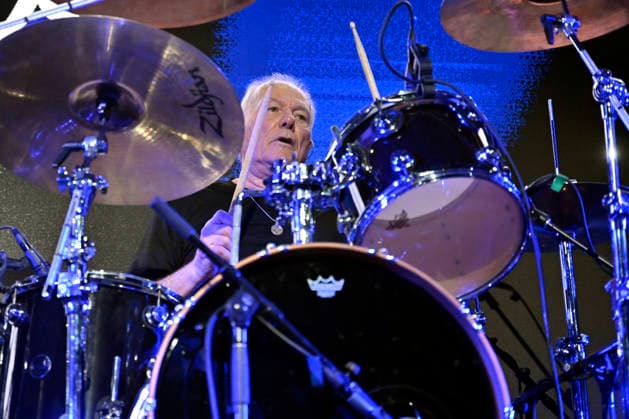 July 31, 2026 - Orlando, Florida, U.S. - Drummer Aynsley Dunbar of the World Classic Rockers performs in Orlando, Florida on July 31,2026. The band is made up of musician that played with legendary rock bands such as Steppenwolf, Journey, Lynyrd Skynyrd and Santana. Orlando USA  - ZUMAbk3_ 20260803_zaf_bk3_038 Copyright: xDavidxBeckerx
