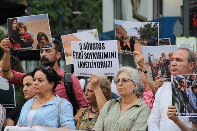 News Bilder des Tages #2 Yazidi Genocide Anniversary Commemorated in Ä°zmir Ä°ZMÄ°R, Türkiye August 3, 2026: Members of the DEM Party Women™s Assembly and the Free Women™s Movement (Tevgera JinÃªn Azad) hold a press statement in Alsancak to mark the 12th anniversary of the ISIS attack on the Yazidi community in Sinjar, Iraq. Participants display photographs of Yazidi women who were killed, abducted, or subjected to sexual slavery during the 2014 attacks, commemorating victims of atrocities recognized by the United Nations and the European Parliament as genocide. Izmir Türkiye Copyright: x xNagihanxCakirx xJNAxPressx