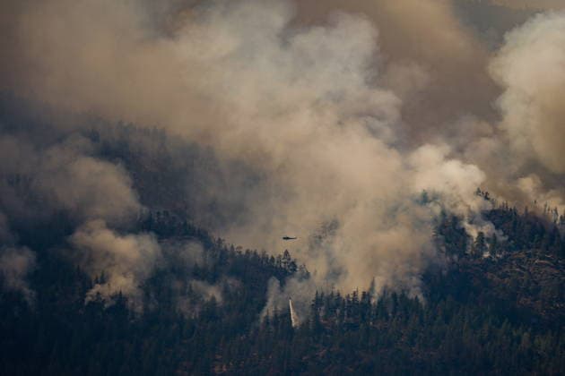 August 3, 2026, West Kelowna, Bc, CANADA: A helicopter is used to drop water on the Quilpituk Creek wildfire burning on the west side of Okanagan Lake near Fintry, B.C., Monday, Aug. 3, 2026. West Kelowna CANADA  - ZUMAc35_ 20260803_zaf_c35_029 Copyright: xDarrylxDyckx