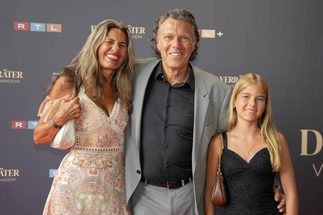 Premiere von Die Verraeter Vertraue niemandem. Urs Meier mit Ehefrau Andrea Meier und Tochter bei der Premiere der RTL Show Die Verraeter Vertraue niemandem am 02.08.2026 im Cinenova Kino in Koeln Ehrenfeld. Koeln CINENOVA Nordrhein-Westfalen *** Premiere of *Die Verraeter: Trust No One*: Urs Meier with his wife Andrea Meier and daughter at the premiere of the RTL show *Die Verraeter: Trust No One* on August 2, 2026, at the Cinenova Cinema in Cologne-Ehrenfeld, Cologne, CINENOVA, North Rhine-Westphalia