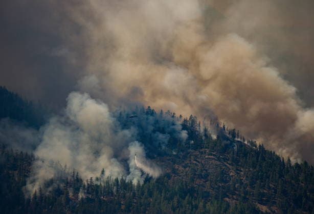 August 3, 2026, West Kelowna, Bc, CANADA: A helicopter is used to drop water on the Quilpituk Creek wildfire burning on the west side of Okanagan Lake near Fintry, B.C., Monday, Aug. 3, 2026. West Kelowna CANADA  - ZUMAc35_ 20260803_zaf_c35_031 Copyright: xDarrylxDyckx