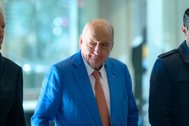 ALAN JONES COURT, Former radio broadcaster Alan Jones arrives at Downing Centre Local Court in Sydney, Tuesday, August 4, 2026. ( NO ARCHIVING SYDNEY NEW SOUTH WALES AUSTRALIA  Copyright: xGEORGExCHANx 20260804199039690030