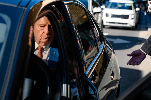 ALAN JONES COURT, Former radio broadcaster Alan Jones arrives at Downing Centre Local Court in Sydney, Tuesday, August 4, 2026. ( NO ARCHIVING SYDNEY NEW SOUTH WALES AUSTRALIA  Copyright: xGEORGExCHANx 20260804187265842645