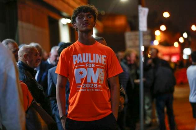 One Nation Campaign Launch Protest in Melbourne, Australia – 03 Aug 2026 A supporter wearing a One Nation shirt seen near the demonstration. Protesters gathered to demonstrate against the launch of One Nation’s Victorian state election campaign by party leader Pauline Hanson. The demonstration was organised in opposition to the party’s policies and political views as One Nation prepares to contest the upcoming Victorian state election. Melbourne Australia Copyright: xYexMyoxKhantx xSOPAxImagesx Ye-Myo-Khant-1440818