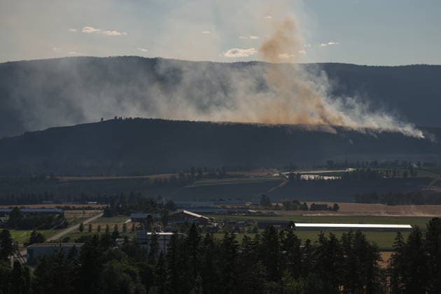 August 3, 2026, Vernon, Bc, CANADA: The Bradley Creek wildfire burns above farmland, in Vernon, B.C., Monday, Aug. 3, 2026. Vernon CANADA  - ZUMAc35_ 20260803_zaf_c35_098 Copyright: xDarrylxDyckx