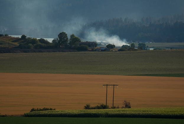 August 3, 2026, Vernon, Bc, CANADA: The Bradley Creek wildfire burns near a home, in Vernon, B.C., Monday, Aug. 3, 2026. Vernon CANADA  - ZUMAc35_ 20260803_zaf_c35_100 Copyright: xDarrylxDyckx