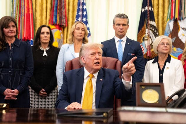 Trump White House Executive Order Signing WASHINGTON, DC - AUGUST 3: President Donald Trump speaks during an executive order signing ceremony in the Oval Office of the White House in Washington on Monday, Aug. 3, 2026. Photo by Allison Robbert Pool ABACAPRESS.COM United States  Copyright: xPool ABACAx