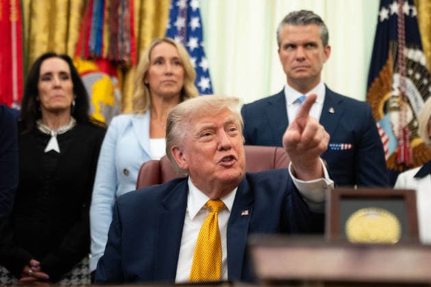 News Bilder des Tages #2 Trump White House Executive Order Signing WASHINGTON, DC - AUGUST 3: President Donald Trump speaks during an executive order signing ceremony in the Oval Office of the White House in Washington on Monday, Aug. 3, 2026. Photo by Allison Robbert Pool ABACAPRESS.COM United States  Copyright: xPool ABACAx