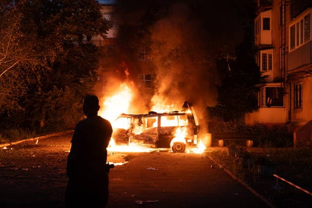 News Bilder des Tages #2 August 3, 2026, Kramatorsk, Donetsk Oblast, Ukraine: A car is attacked by a Russian Fibre Optic FPV in the city of Kramatorsk, Donetsk Oblast Kramatorsk Ukraine  - ZUMAm350 20260803_zip_m350_002 Copyright: xCameronxJones-Manleyx