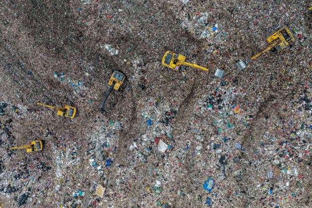 August 4, 2026, Bekasi City, West Java, Indonesia: Heavy machinery operates at the Bantargebang Integrated Waste Processing Site (TPST) in Bekasi, on the outskirts of Jakarta, Indonesia, August 4, 2026. Jakarta s provincial government began phasing out open dumping at Southeast Asia s largest landfill on Aug. 1, 2026, replacing it with a controlled landfill system to reduce environmental impacts and comply with national regulations. Bekasi City Indonesia - ZUMAp283 20260804_zip_p283_008 Copyright: xClaudioxPramanax