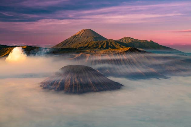 Vulkane, Vulkan, Bromo, Batok, Semeru, vor Sonnenaufgang, Bromo Tengger Semeru Nationalpark, Java, Indonesien mcpins