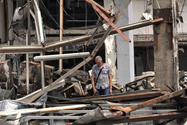 A man stands on the premises of a transport infrastructure facility damaged by a Russian strike in Odesa region, Ukraine, August 3, 2026. At least 13 civilians were injured in the attack, four of whom were hospitalised. The transport facility and nearby warehouses sustained significant damage. Thirteen cars and two buses were also wrecked. (Photo by Nina Liashonok Ukrinform) Russian troops attack transport infrastructure in Odesa region  Copyright: xNinaxLiashonokx
