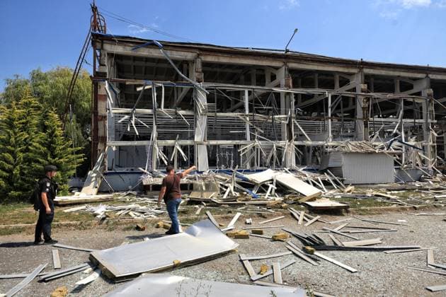 A man and a law enforcer stand on the premises of a transport infrastructure facility damaged by a Russian strike in Odesa region, Ukraine, August 3, 2026. At least 13 civilians were injured in the attack, four of whom were hospitalised. The transport facility and nearby warehouses sustained significant damage. Thirteen cars and two buses were also wrecked. (Photo by Nina Liashonok Ukrinform) Russian troops attack transport infrastructure in Odesa region  Copyright: xNinaxLiashonokx