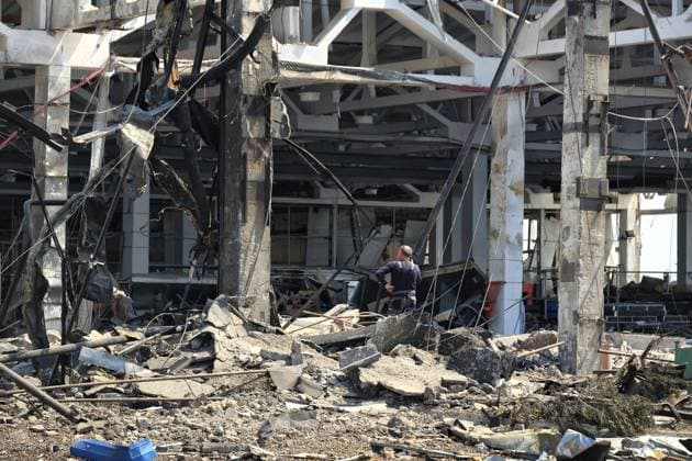 A man stands on the premises of a transport infrastructure facility damaged by a Russian strike in Odesa region, Ukraine, August 3, 2026. At least 13 civilians were injured in the attack, four of whom were hospitalised. The transport facility and nearby warehouses sustained significant damage. Thirteen cars and two buses were also wrecked. (Photo by Nina Liashonok Ukrinform) Russian troops attack transport infrastructure in Odesa region  Copyright: xNinaxLiashonokx