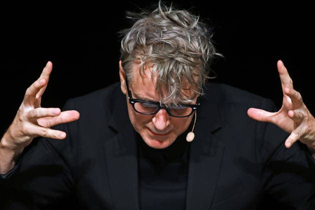 ^Lesung des Romanes Die Billigesser von Thomas Bernhard, durch den Schauspieler Jens Harzer, im Stadttheater Gmunden, im Rahmen der Salzkammergut Festwochen Gmunden, fotografiert am 03.08.26. Das Bild zeigt den Schauspieler Jens Harzer während seiner Lesung 2026 - Lesung des Romanes Die Billigesser von Thomas Bernhard, durch den Schauspieler Jens Harzer, im Stadttheater Gmunden, im Rahmen der Salzkammergut Festwochen Gmunden, am 03.08.26 *** ^Reading from the novel *Die Billigesser* by Thomas Bernhard, performed by actor Jens Harzer, at the Gmunden City Theater, as part of the Salzkammergut Festival in Gmunden, photographed on August 3, 2026. The photo shows actor Jens Harzer during his 2026 reading of Thomas Bernhard’s novel *Die Bill