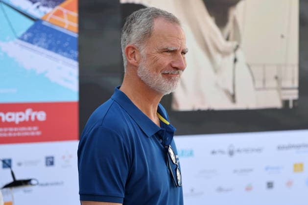 King Felipe arrives at the marina in Palma de Mallorca to participate in the Copa del Rey Mapfre. King Felipe VI during the tribute to Manolo Doreste and Javier Vallejo, the deceased sailors, on August 4, 2026, in Palma de Mallorca, Spain KING SAILING RACES MARINA SAILING CUP Raú Palma de Mallorca Palma de Mallorca, Spain  Copyright: xRaulxTerrelx 7701107