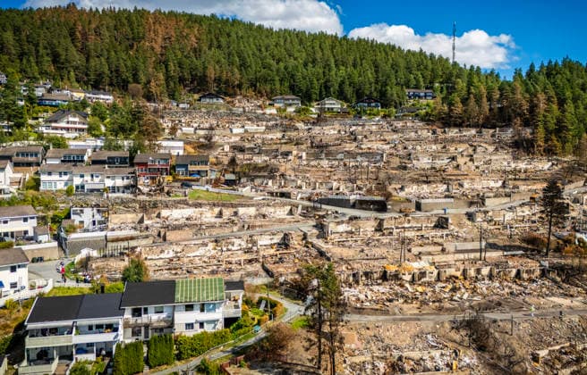 Fire Krokstadelva Drammen 20260803. Drone images show the ruins after the fire in Krokstadelva in Drammen. 109 homes burned to the ground. A further five homes have suffered significant fire damage, several of them so extensive that it will be impossible to save them. The number could thus rise to 114 homes, in addition to those that have suffered water, heat and smoke damage. At least two rows of garages have also been reduced to ruins. The outer line of the residential areas that have burned is 1.4 kilometres long, while the residential area itself that has burned down is about 36,000 square metres large Photo: Ole Berg-Rusten NTB Drammen Norway nA4KU-rKs9A EDITORIAL USE ONLY Ref:nA4KU-rKs9A.jpg *** Fire in Krokstadelva, Drammen, Augus  Copyright: xOlexBerg-Rustenx xNTBx