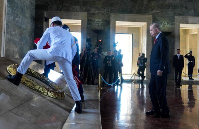 Turkish President Recep Tayyip Erdogan visits Anitkabir ANKARA, TURKIYE - AUGUST 04: Turkish President Recep Tayyip Erdogan (R) leads members of the Supreme Military Council (YAS) during a visit to Anitkabir, the mausoleum of Mustafa Kemal Ataturk in Ankara, Turkiye, on August 04, 2026. Following the laying of a crescent-and-star wreath by Turkish President Erdogan at Ataturk s mausoleum, a moment of silence was observed and the Turkish national anthem was played. Ercin Erturk Anadolu Ankara Turkey. Editorial use only. Please get in touch for any other usage.  Copyright: x2026xAnadoluxErcinxErturkx