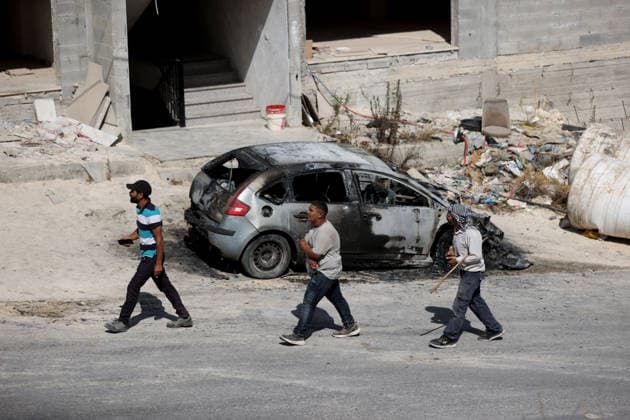 Israeli settlers set fire to three cars and damaged a power line in Nablus NABLUS, WEST BANK, PALESTINE - AUGUST 04: Palestinians inspect burnt-out cars following a raid by Israeli settlers who attacked homes, set three cars on fire, and damaged power lines between the villages of Jalud and Telfit near Nablus in West Bank, Palestine on August 04, 2026. Issam Rimawi Anadolu Nablus West Bank. Editorial use only. Please get in touch for any other usage.  Copyright: x2026xAnadoluxIssamxRimawix