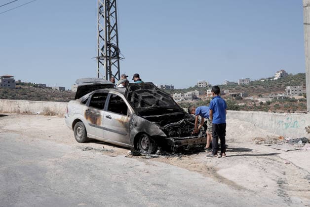 Israeli settlers set fire to three cars and damaged a power line in Nablus NABLUS, WEST BANK, PALESTINE - AUGUST 04: Palestinians inspect burnt-out cars following a raid by Israeli settlers who attacked homes, set three cars on fire, and damaged power lines between the villages of Jalud and Telfit near Nablus in West Bank, Palestine on August 04, 2026. Issam Rimawi Anadolu Nablus West Bank. Editorial use only. Please get in touch for any other usage.  Copyright: x2026xAnadoluxIssamxRimawix