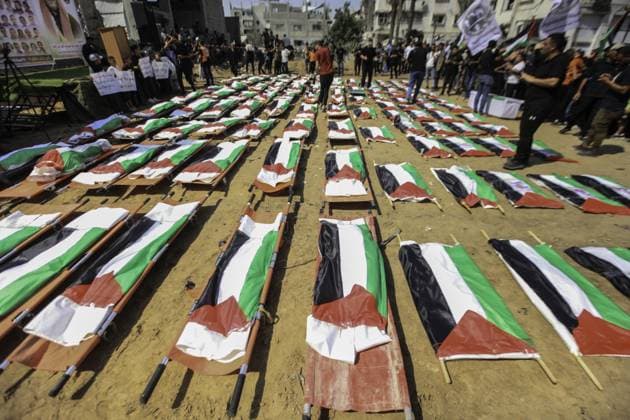RECORD DATE NOT STATED Palestinians Hold Mass Funeral for 112 Members of One Family Killed During Gaza War (INT) Palestinians Hold Mass Funeral for 112 Members of One Family Killed During Gaza War AUGUST 4, 2026, Gaza, Palestine: Palestinians hold a funeral procession for the remains of 112 members of the Abu Naser family, who were killed in an Israeli attack during the war that began on October 7, 2023. The victims bodies were recovered after remaining beneath the rubble for months. According to local officials, the procession was the largest funeral held in the Palestinian territories since the start of the conflict. Credit: Hashem Zimmo TheNews2(Foto: Hashem Zimmo Thenews2 imago images) Palestinians Hold Mass Funeral for 112 Members of One Family Killed Durin  Copyright: xHashemxZimmox