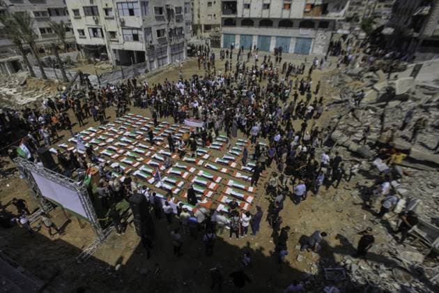 RECORD DATE NOT STATED Palestinians Hold Mass Funeral for 112 Members of One Family Killed During Gaza War (INT) Palestinians Hold Mass Funeral for 112 Members of One Family Killed During Gaza War AUGUST 4, 2026, Gaza, Palestine: Palestinians hold a funeral procession for the remains of 112 members of the Abu Naser family, who were killed in an Israeli attack during the war that began on October 7, 2023. The victims bodies were recovered after remaining beneath the rubble for months. According to local officials, the procession was the largest funeral held in the Palestinian territories since the start of the conflict. Credit: Hashem Zimmo TheNews2(Foto: Hashem Zimmo Thenews2 imago images) Palestinians Hold Mass Funeral for 112 Members of One Family Killed Durin  Copyright: xHashemxZimmox