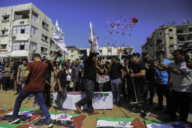 RECORD DATE NOT STATED Palestinians Hold Mass Funeral for 112 Members of One Family Killed During Gaza War (INT) Palestinians Hold Mass Funeral for 112 Members of One Family Killed During Gaza War AUGUST 4, 2026, Gaza, Palestine: Palestinians hold a funeral procession for the remains of 112 members of the Abu Naser family, who were killed in an Israeli attack during the war that began on October 7, 2023. The victims bodies were recovered after remaining beneath the rubble for months. According to local officials, the procession was the largest funeral held in the Palestinian territories since the start of the conflict. Credit: Hashem Zimmo TheNews2(Foto: Hashem Zimmo Thenews2 imago images) Palestinians Hold Mass Funeral for 112 Members of One Family Killed Durin  Copyright: xHashemxZimmox