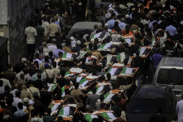 RECORD DATE NOT STATED Palestinians Hold Mass Funeral for 112 Members of One Family Killed During Gaza War (INT) Palestinians Hold Mass Funeral for 112 Members of One Family Killed During Gaza War AUGUST 4, 2026, Gaza, Palestine: Palestinians hold a funeral procession for the remains of 112 members of the Abu Naser family, who were killed in an Israeli attack during the war that began on October 7, 2023. The victims bodies were recovered after remaining beneath the rubble for months. According to local officials, the procession was the largest funeral held in the Palestinian territories since the start of the conflict. Credit: Hashem Zimmo TheNews2(Foto: Hashem Zimmo Thenews2 imago images) Palestinians Hold Mass Funeral for 112 Members of One Family Killed Durin  Copyright: xHashemxZimmox